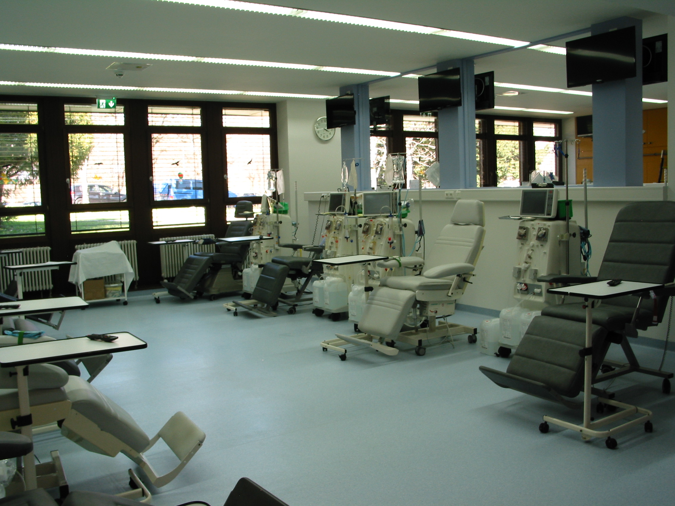 Dialysis treatment room n